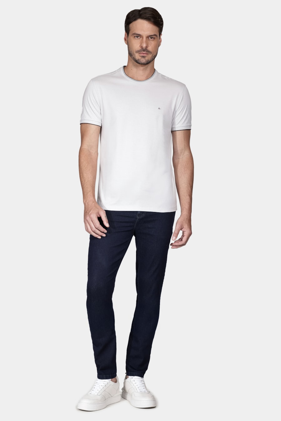 Camiseta Básica Friso na Gola Lunar — foto 2 de 5