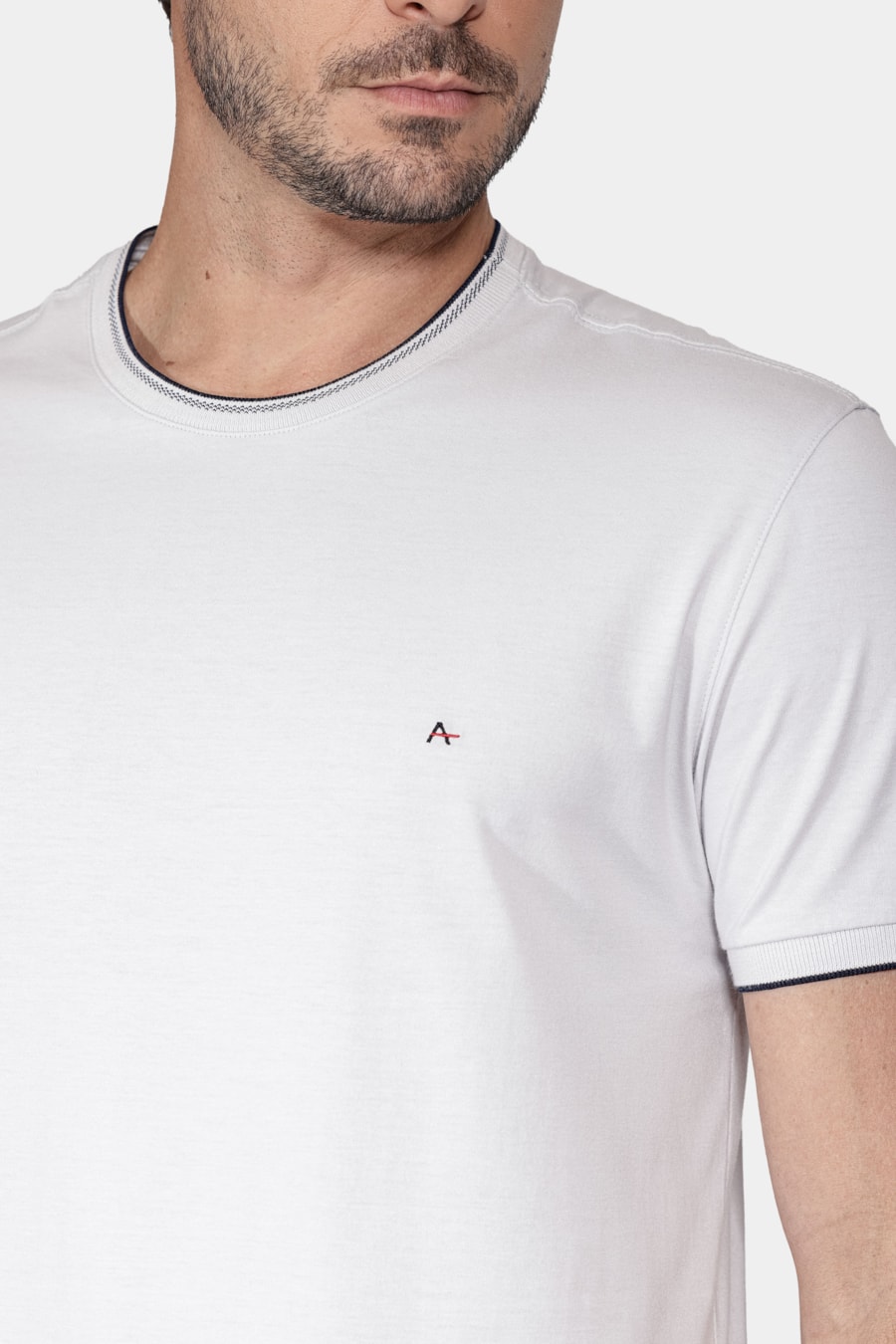 Camiseta Básica Friso na Gola Lunar — foto 3 de 5