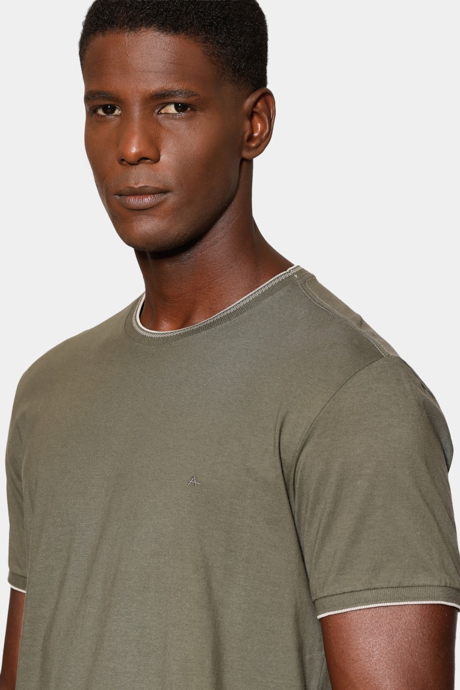 Camiseta Básica Friso na Gola Militar 117 — foto 3 de 5