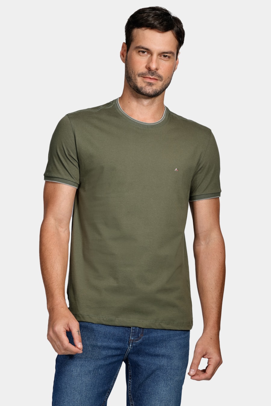 Camiseta Básica Friso na Gola Militar Com Cinza — foto 1 de 4