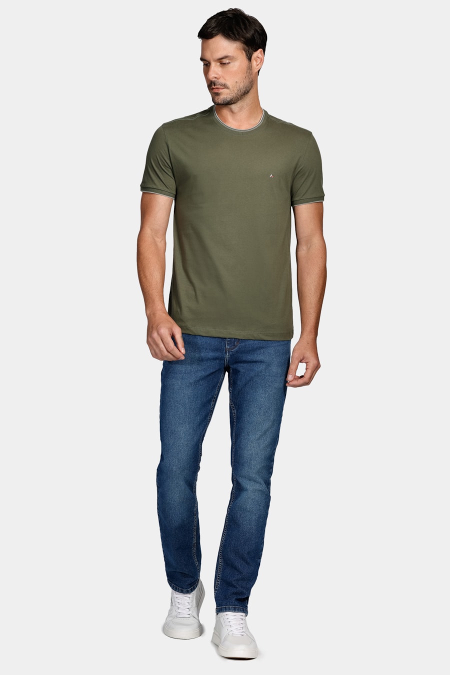 Camiseta Básica Friso na Gola Militar Com Cinza — foto 2 de 4
