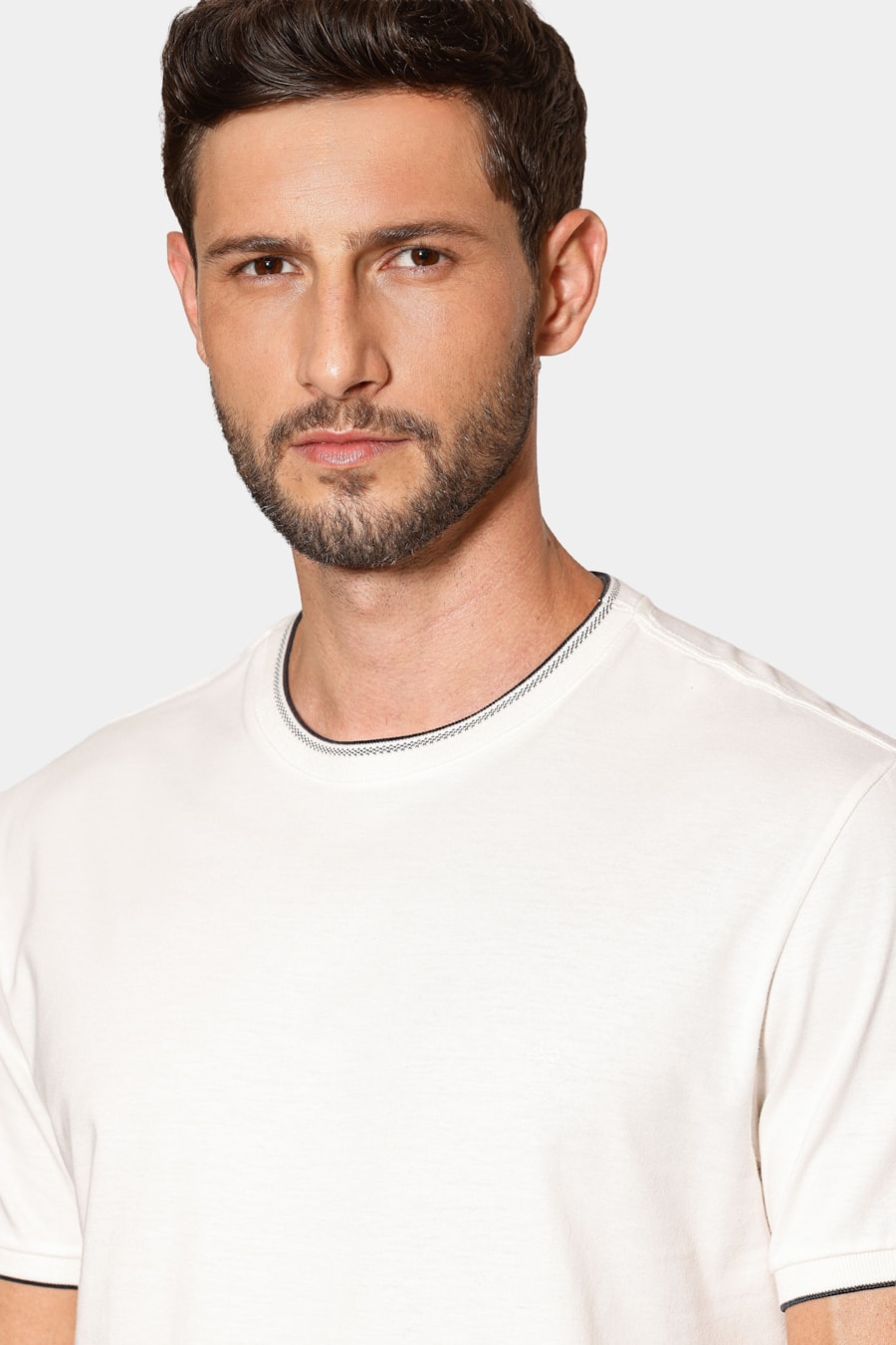 Camiseta Básica Friso na Gola Off White — foto 3 de 5