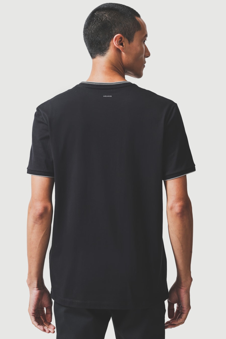 Camiseta Básica Friso na Gola Preto — foto 4 de 6