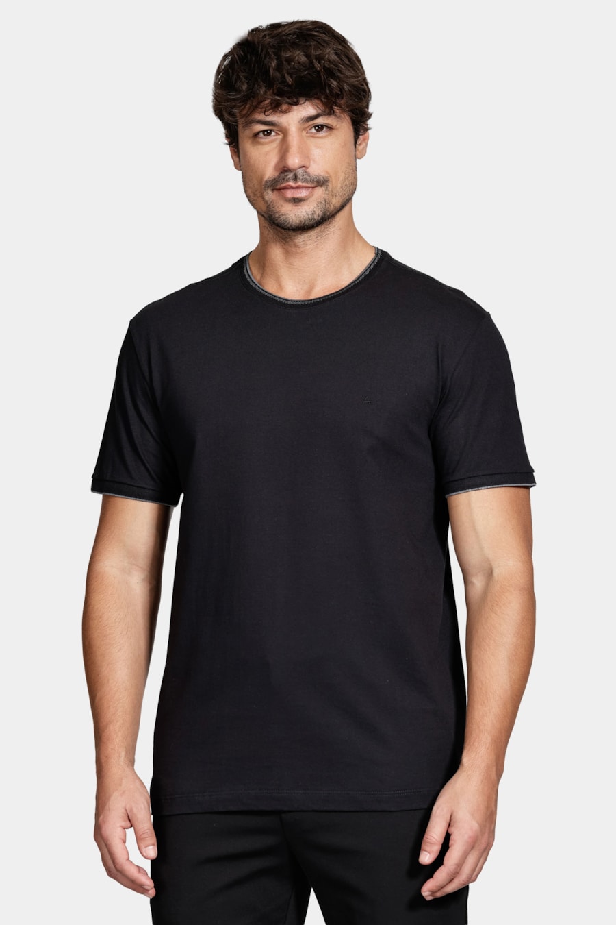 Camiseta Básica Friso na Gola Preto C/ Grafite — foto 1 de 5