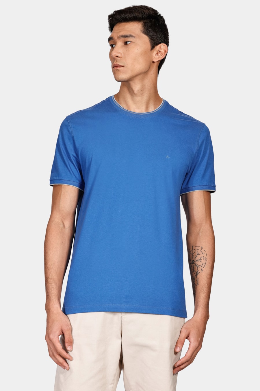 Camiseta Básica Friso na Gola Royal Com Cinza — foto 1 de 4