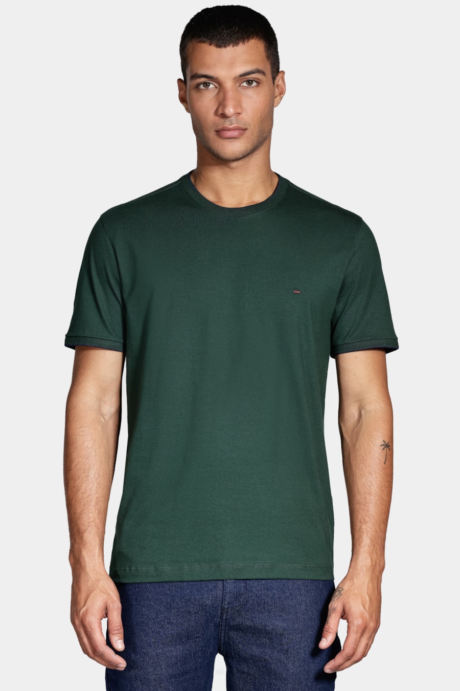 Camiseta Básica Friso na Gola Verde Floresta — foto 1 de 4