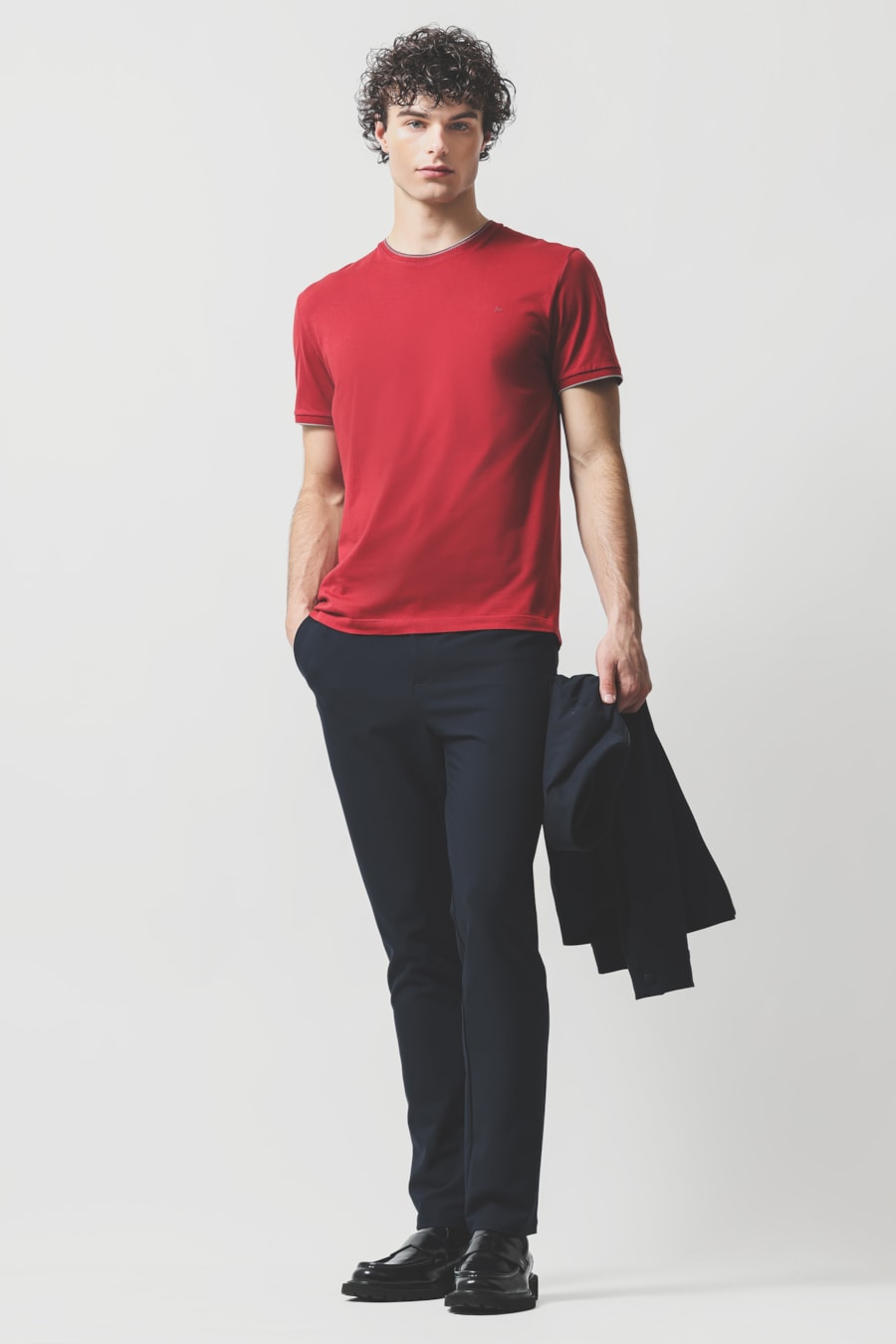 Camiseta Básica Friso na Gola Vermelho Carmim — foto 2 de 7