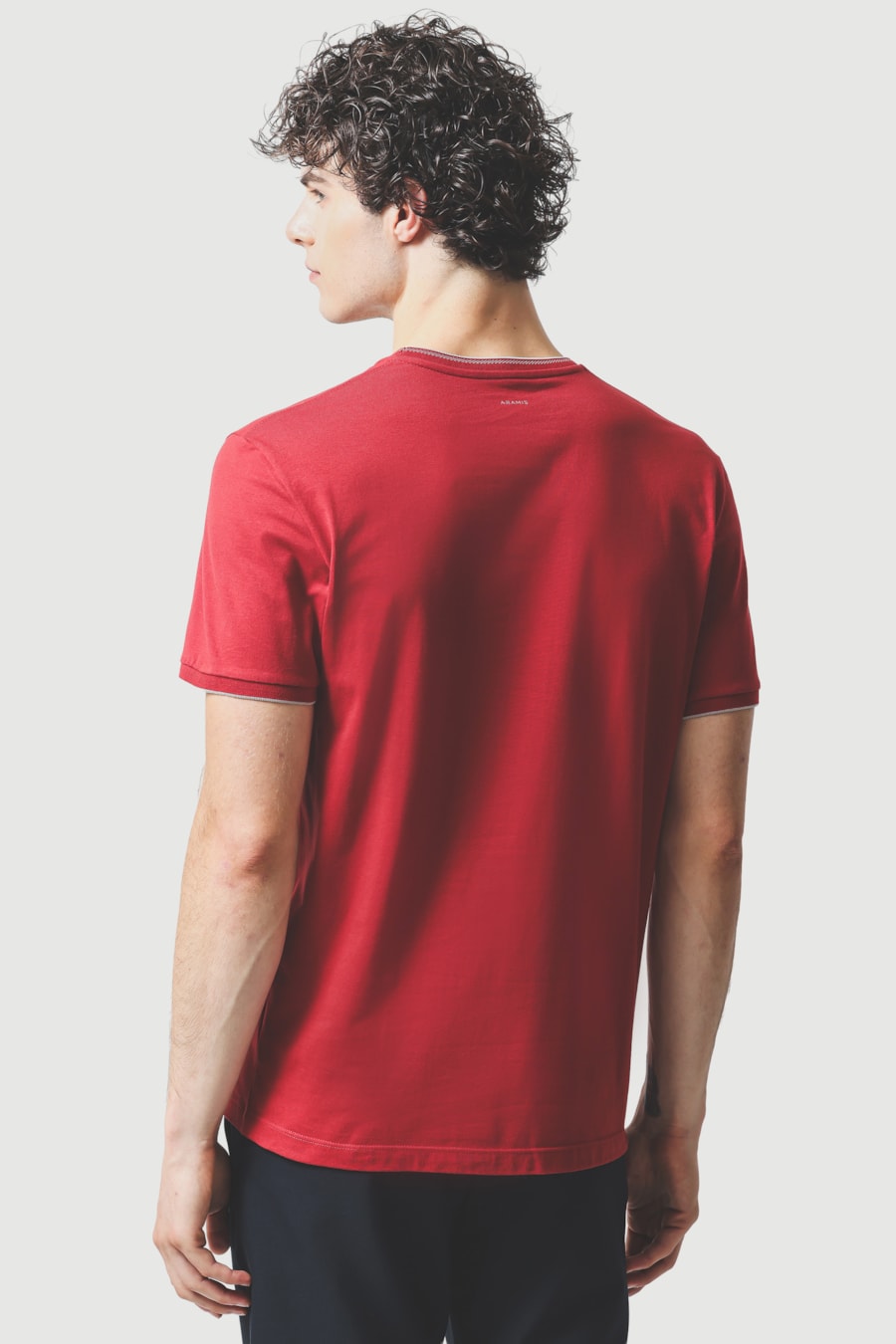 Camiseta Básica Friso na Gola Vermelho Carmim — foto 4 de 7