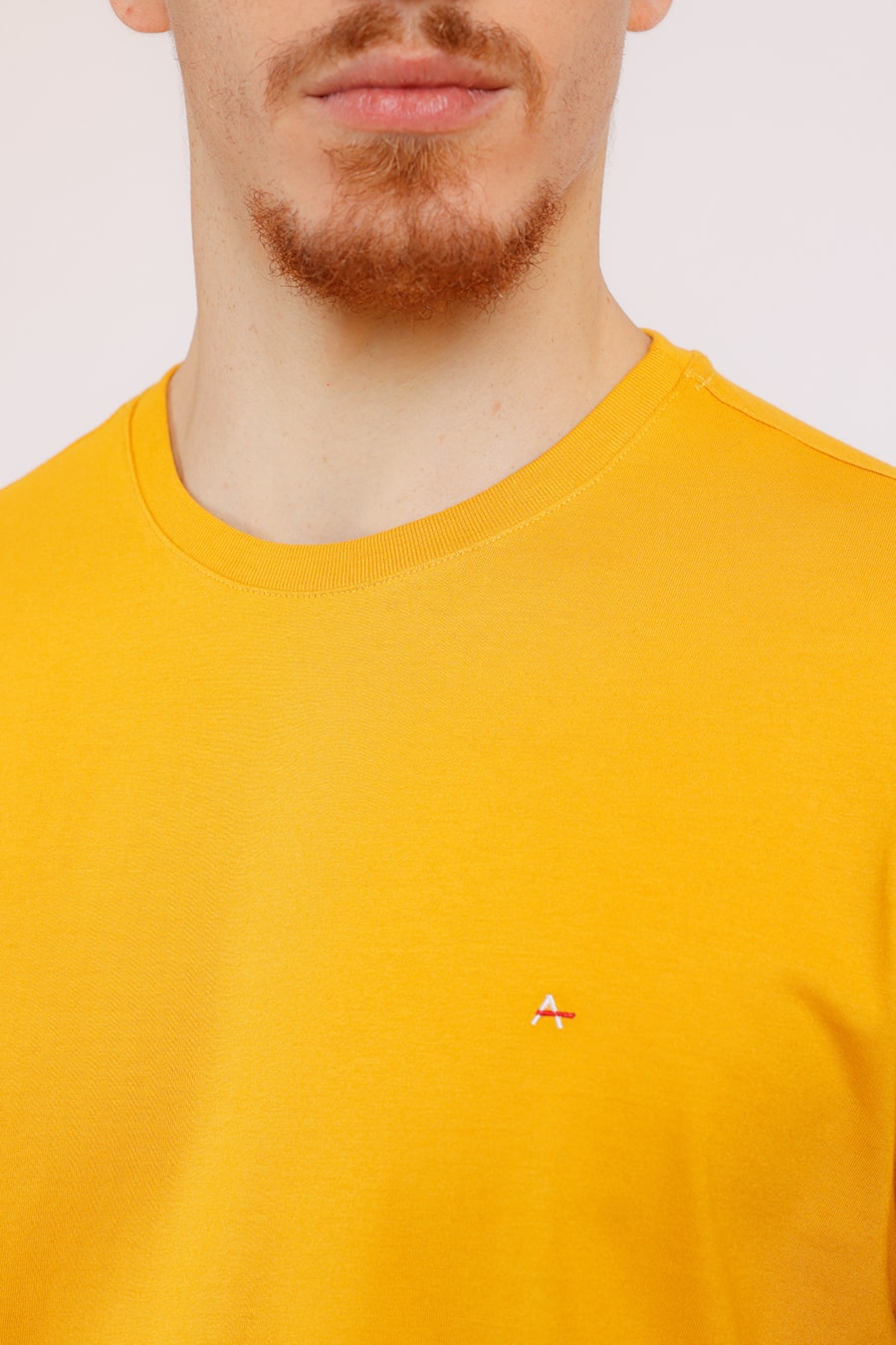 Camiseta Básica Malha Regular Amarelo Mango — foto 1 de 2