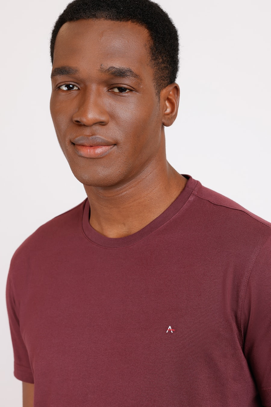 Camiseta Básica Malha Regular Burgundy — foto 1 de 2