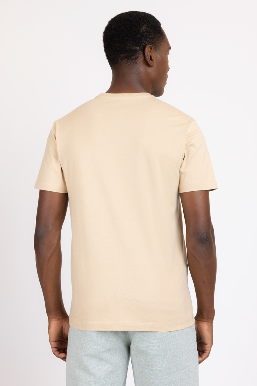 Camiseta Básica Malha Regular Caqui — foto 2 de 2