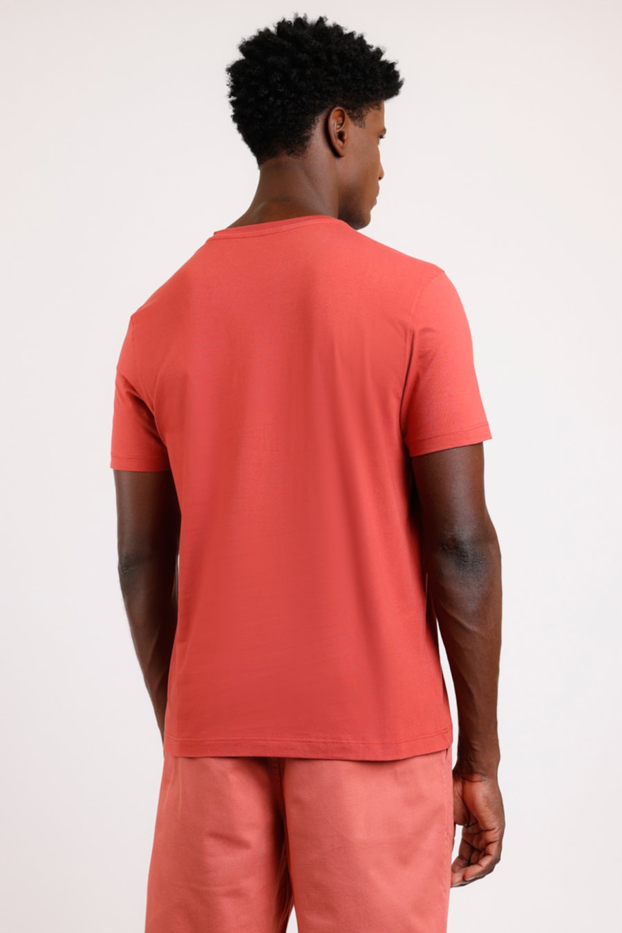 Camiseta Básica Malha Regular Cayena — foto 2 de 2