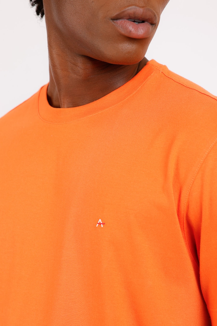 Camiseta Básica Malha Regular Laranja Papaya — foto 1 de 2