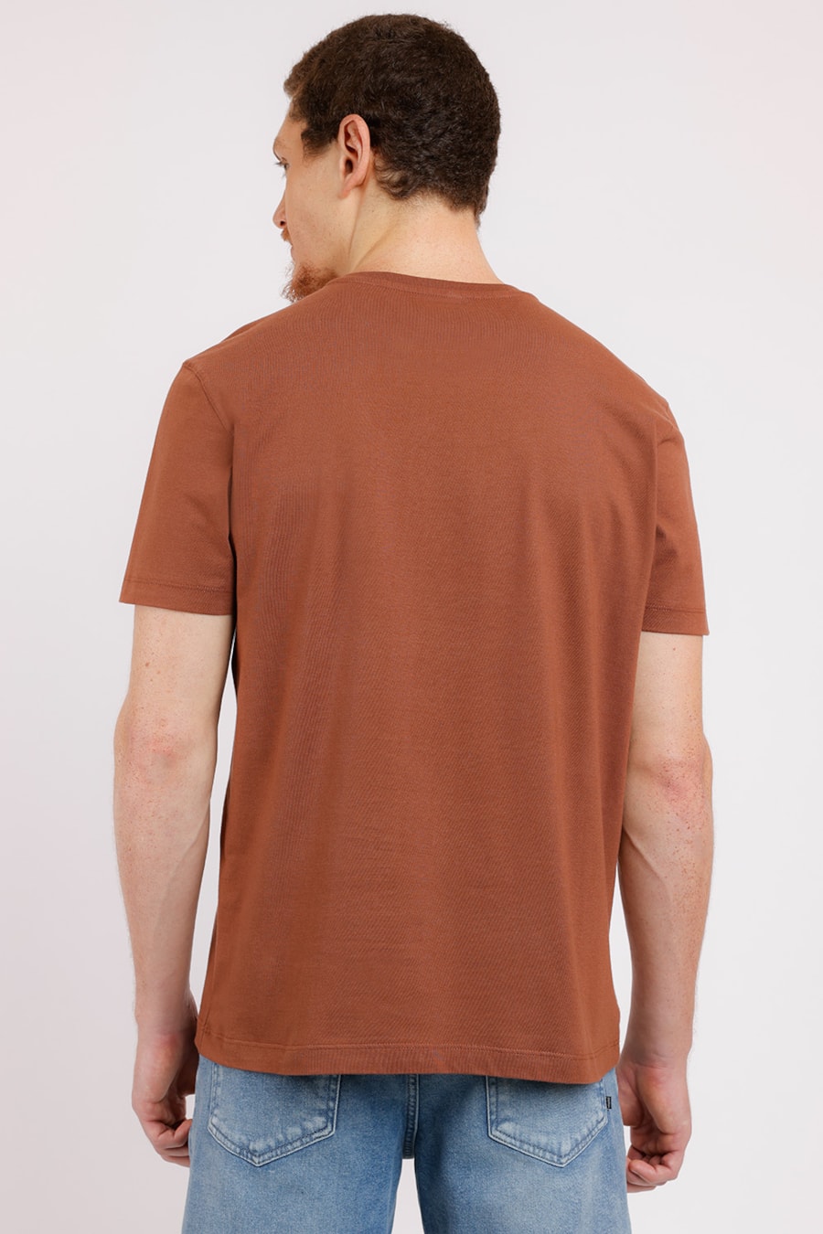Camiseta Básica Malha Regular Marrom Chocolate — foto 2 de 2