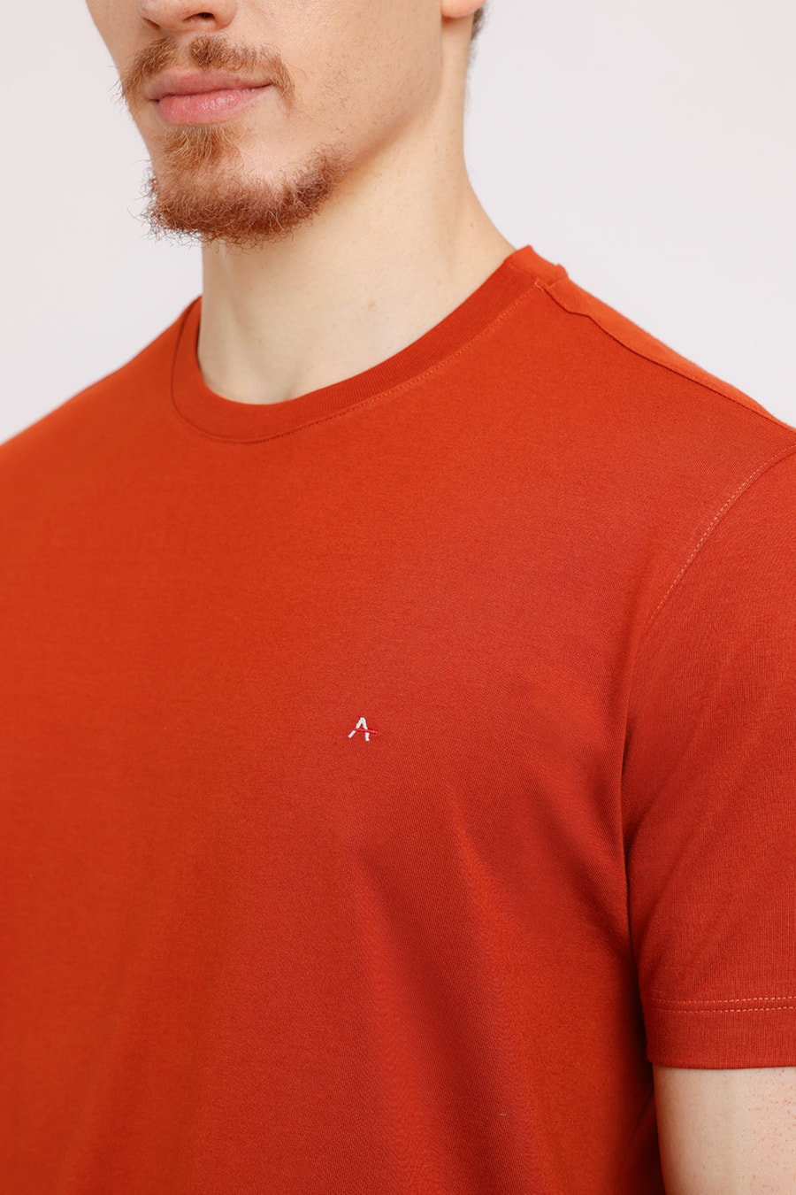 Camiseta Básica Malha Regular Vermelho Urucum — foto 1 de 2