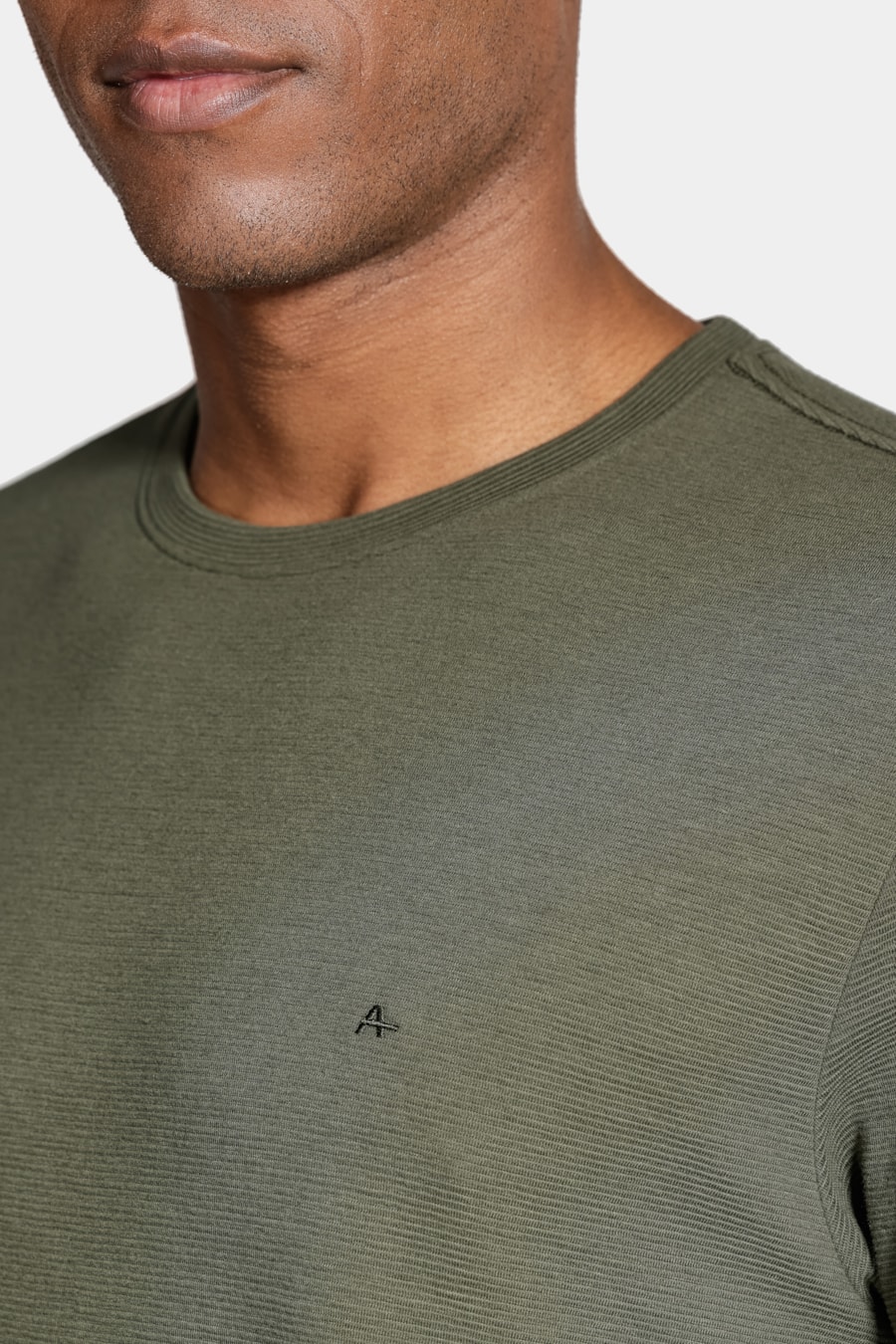 Camiseta Basica Manga Curta Com Textura Ottoman Verde Pantano — foto 3 de 5