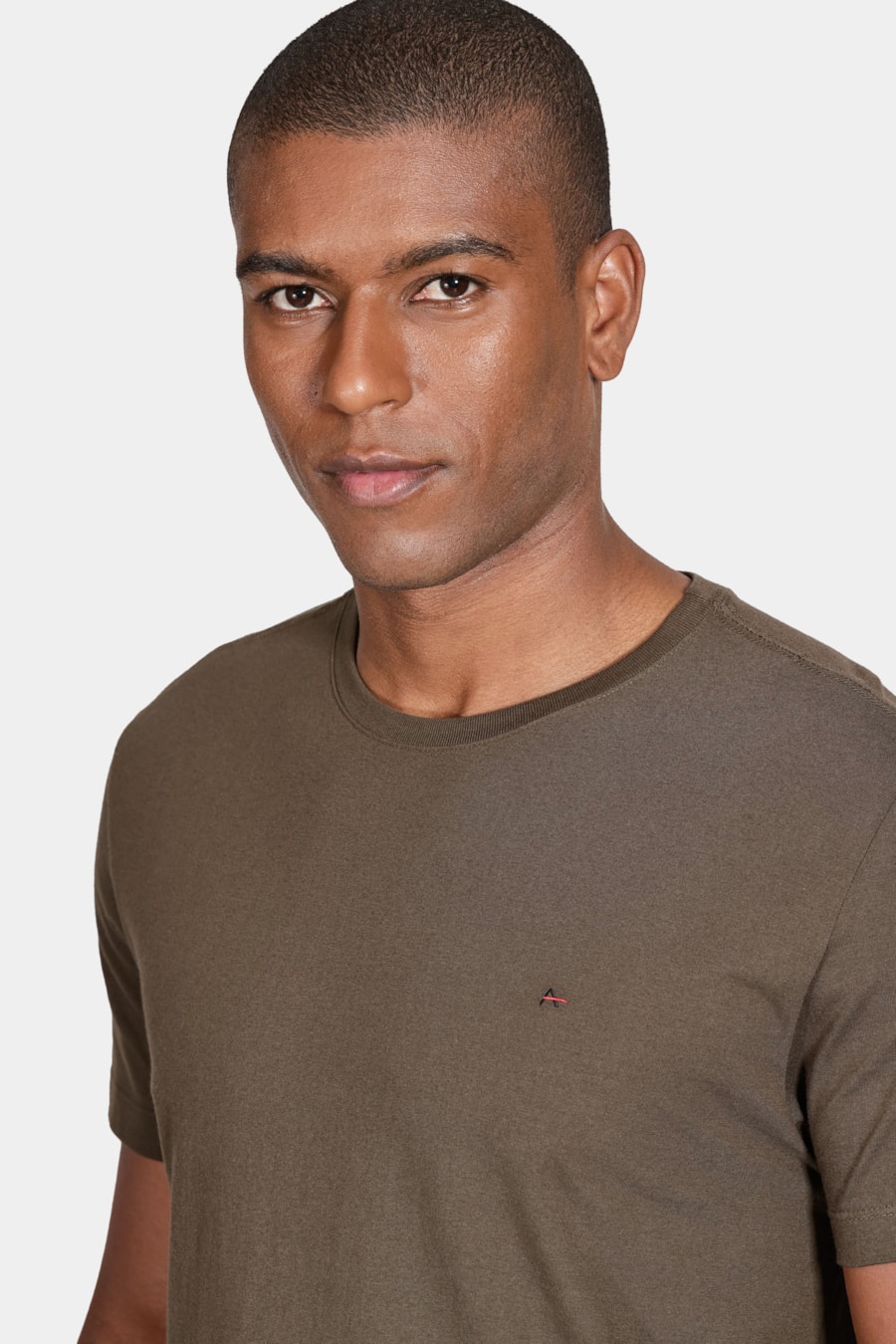 Camiseta Básica Manga Curta Verde Militar — foto 3 de 6