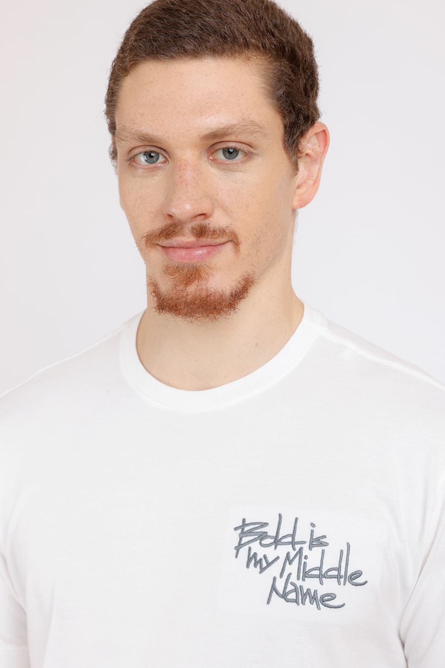 Camiseta Bordado Bold Off White — foto 1 de 2