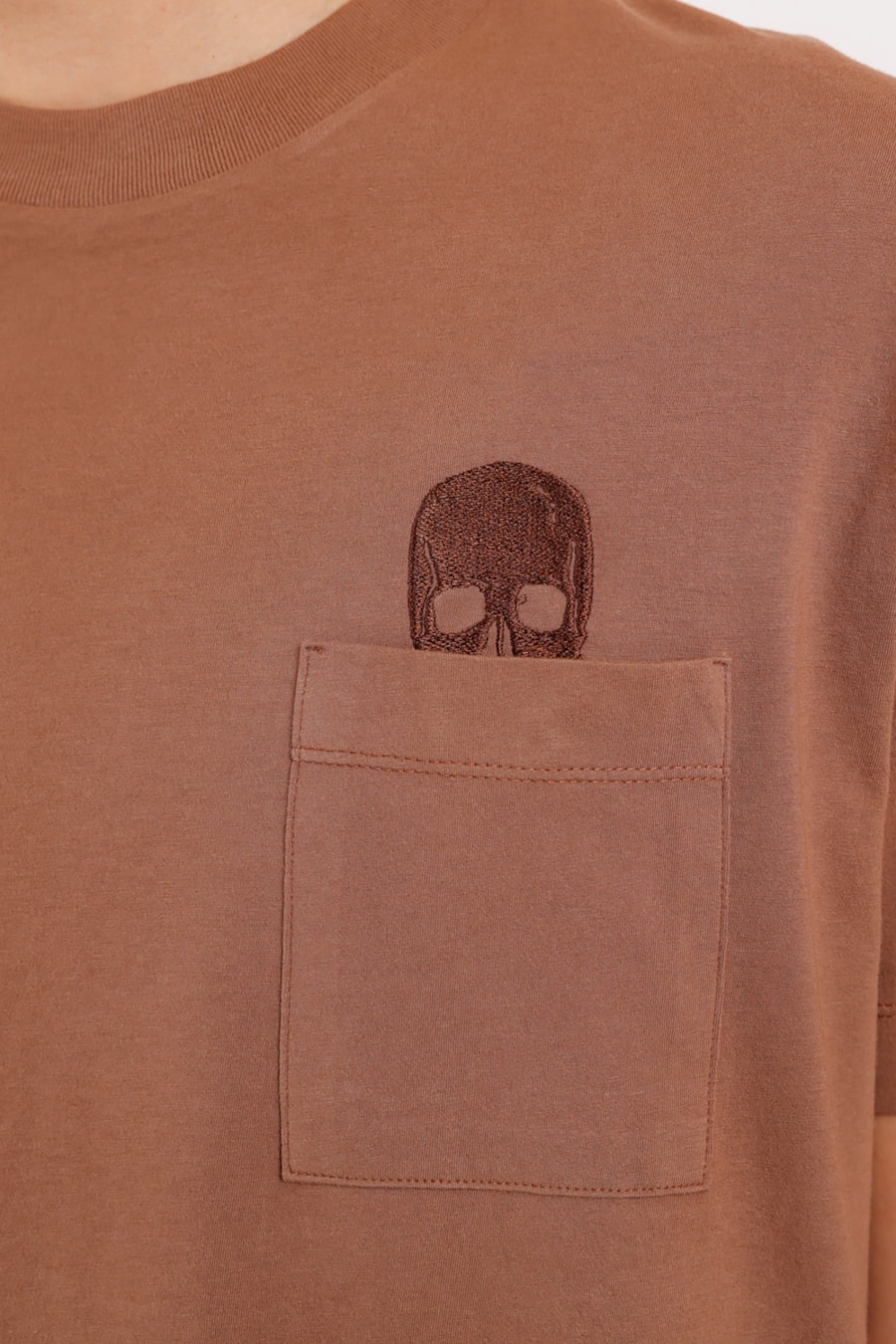 Camiseta Bordado Caveira Caramelo — foto 1 de 3