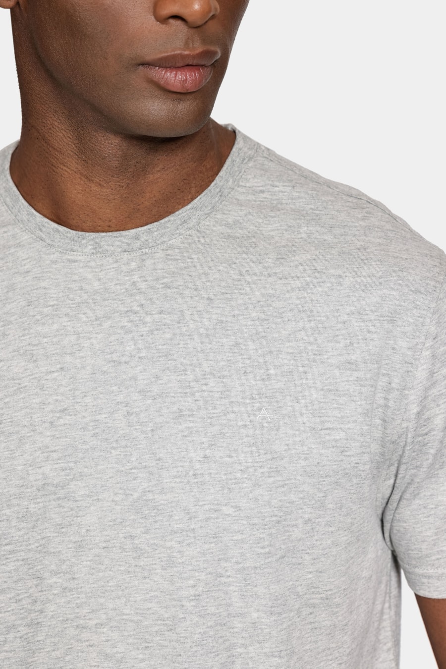 Camiseta Comfort Melange Soft Cinza Mescla — foto 3 de 5
