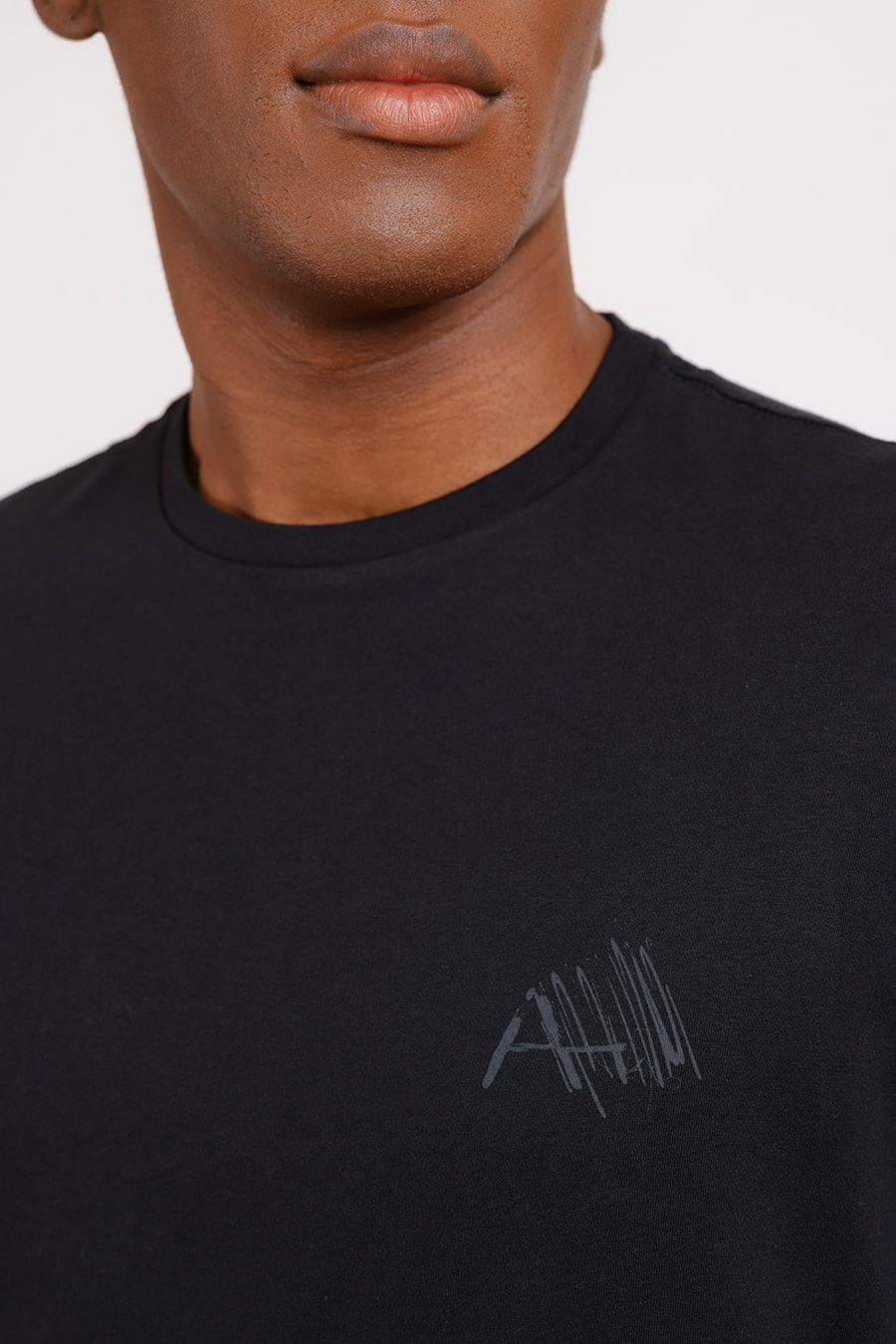 Camiseta Estampa a Nanquim Preto — foto 1 de 2