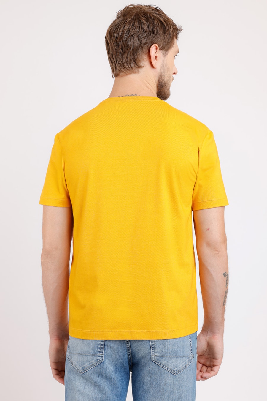 Camiseta Estampa Assinatura Peito Amarelo Mango — foto 2 de 2