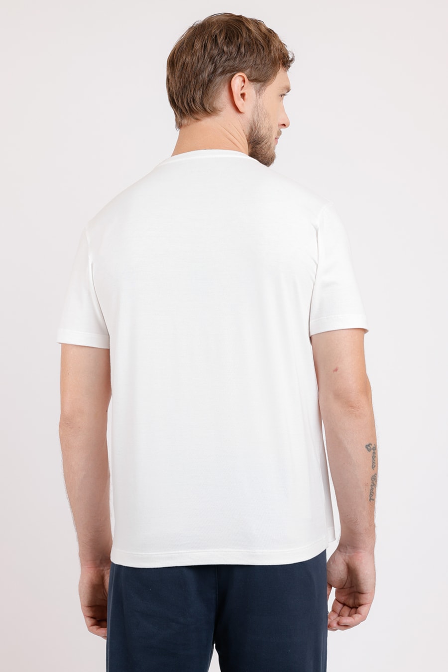 Camiseta Estampa Assinatura Peito Off White — foto 2 de 2