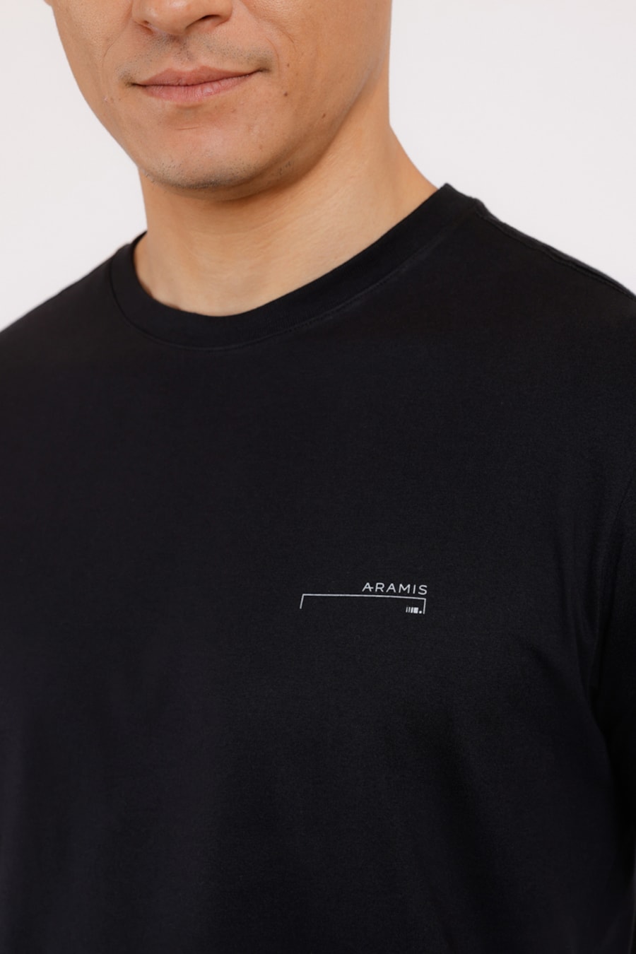 Camiseta Estampa Assinatura Peito Preto — foto 1 de 2