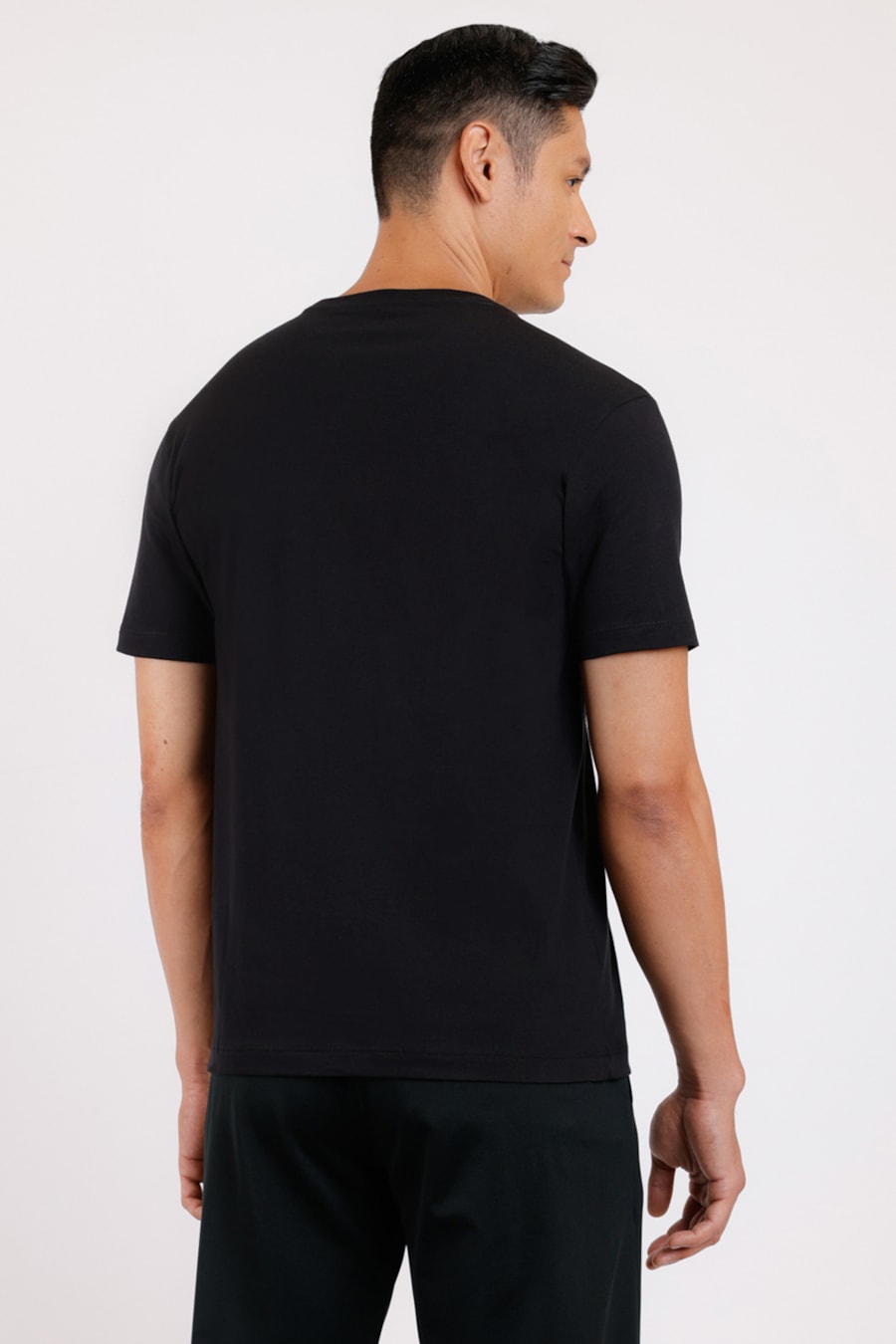 Camiseta Estampa Assinatura Peito Preto — foto 2 de 2