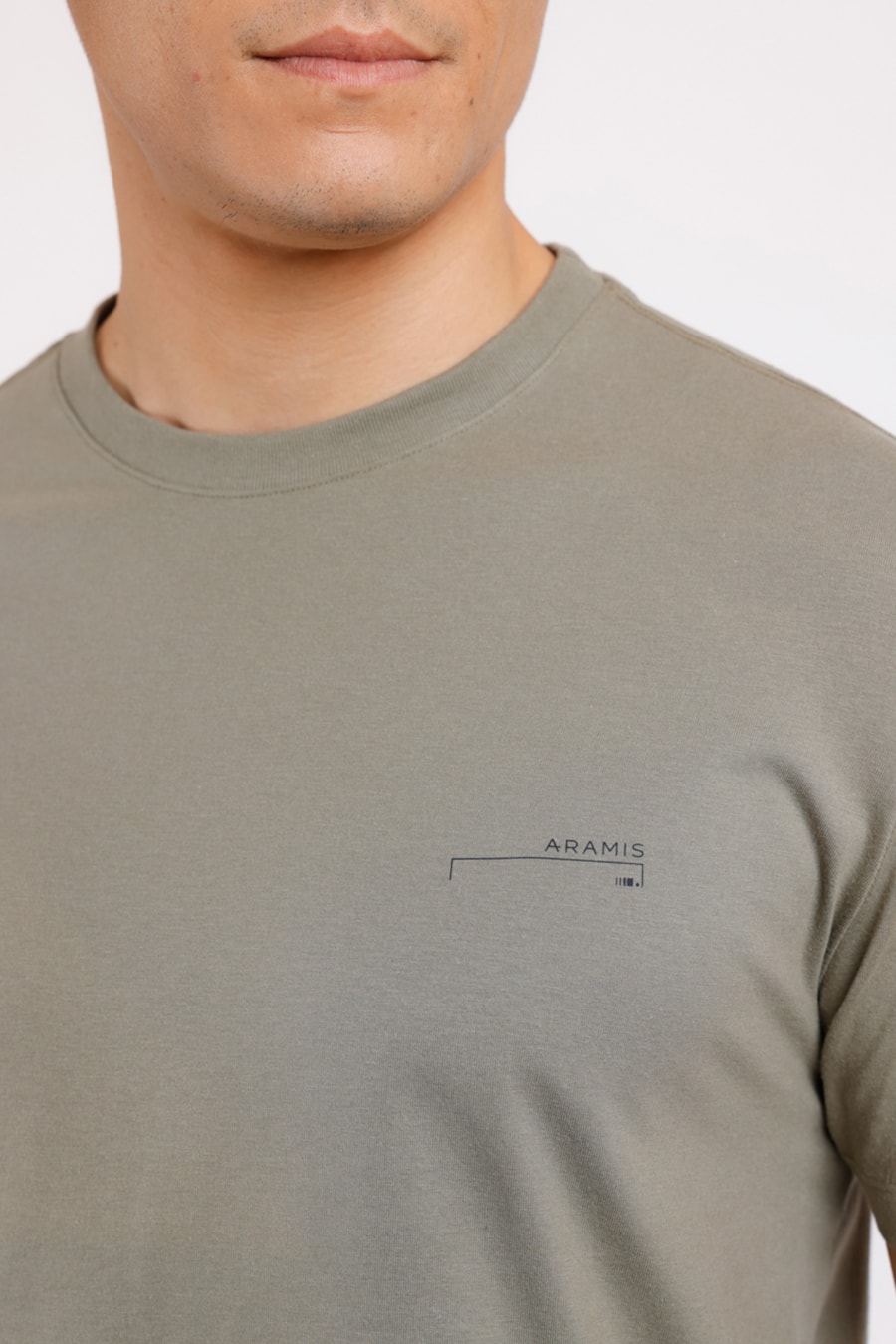 Camiseta Estampa Assinatura Peito Verde Militar — foto 1 de 2