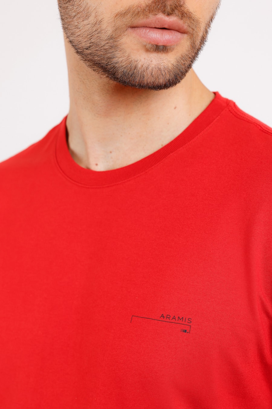 Camiseta Estampa Assinatura Peito Vermelho — foto 1 de 2