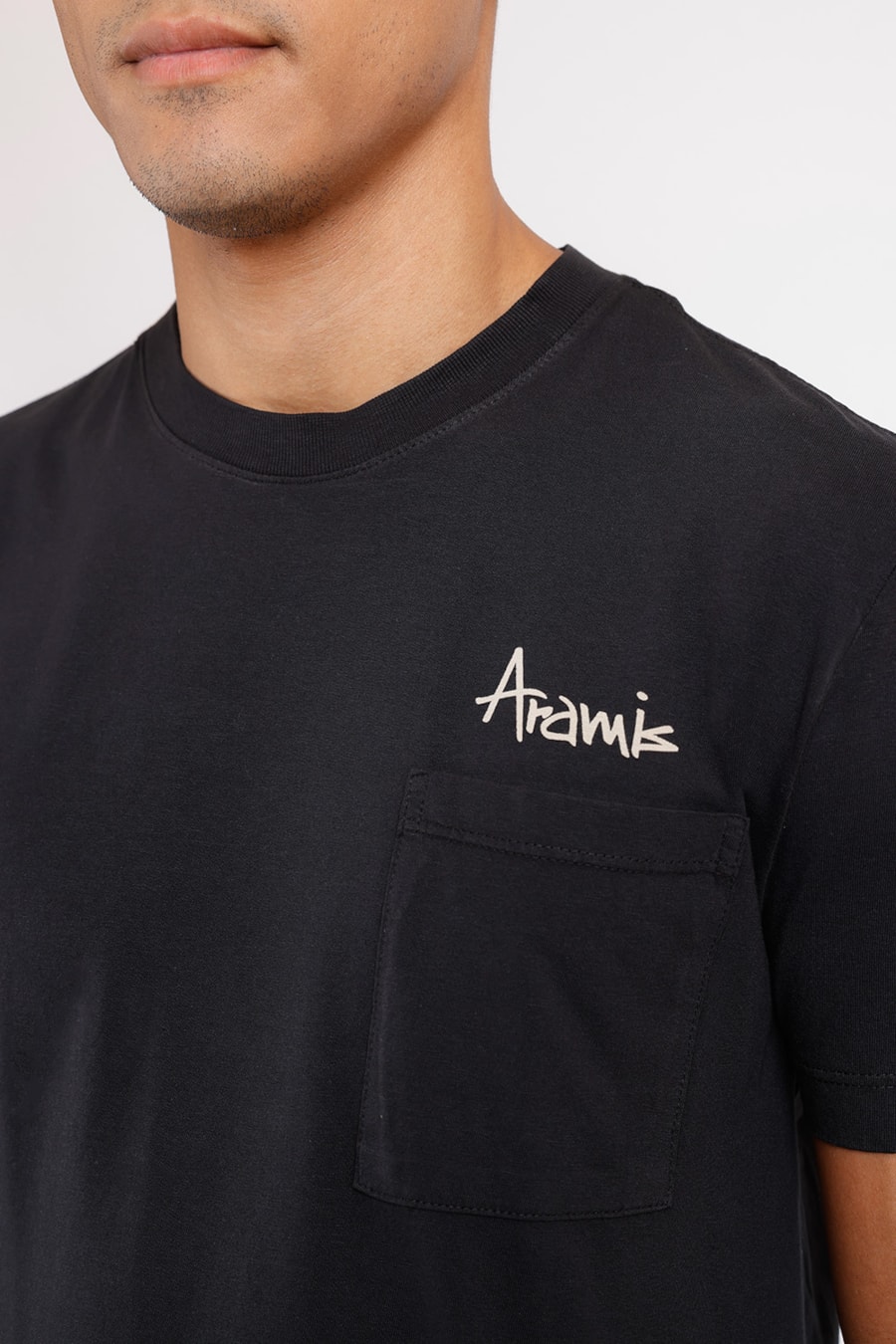 Camiseta Estampa Corrosão Bolso Preto — foto 1 de 3