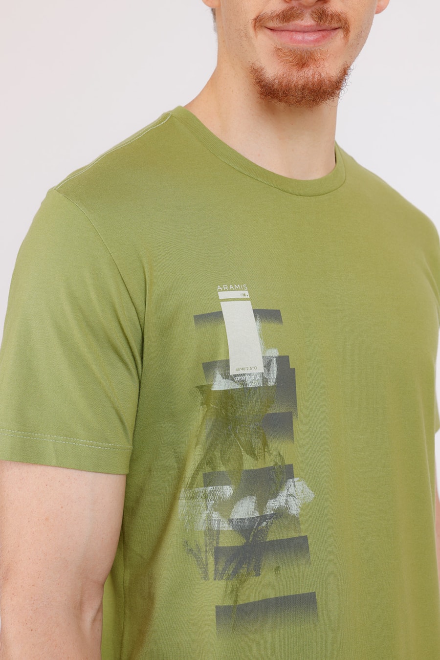 Camiseta Estampa Lateral Lírio Verde Matcha — foto 1 de 2