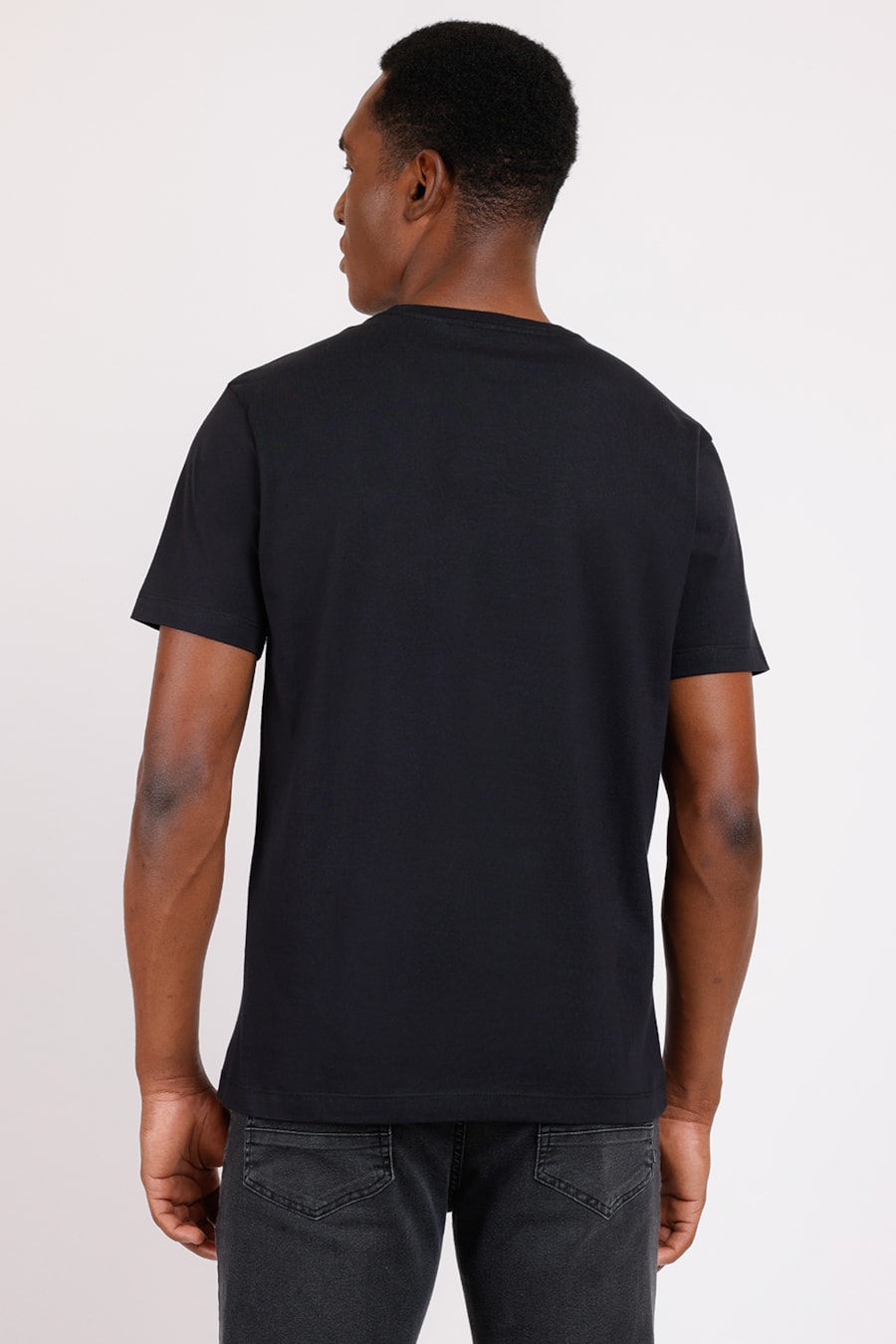 Camiseta Estampa Logo Pinos Preto — foto 2 de 2