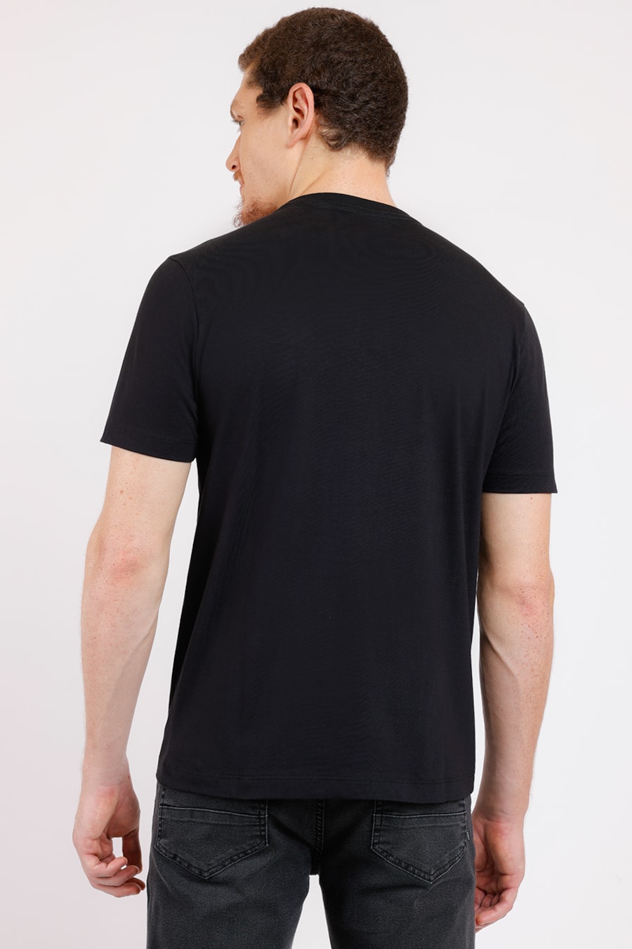 Camiseta Estampa Logo Triângulo Preto — foto 2 de 2