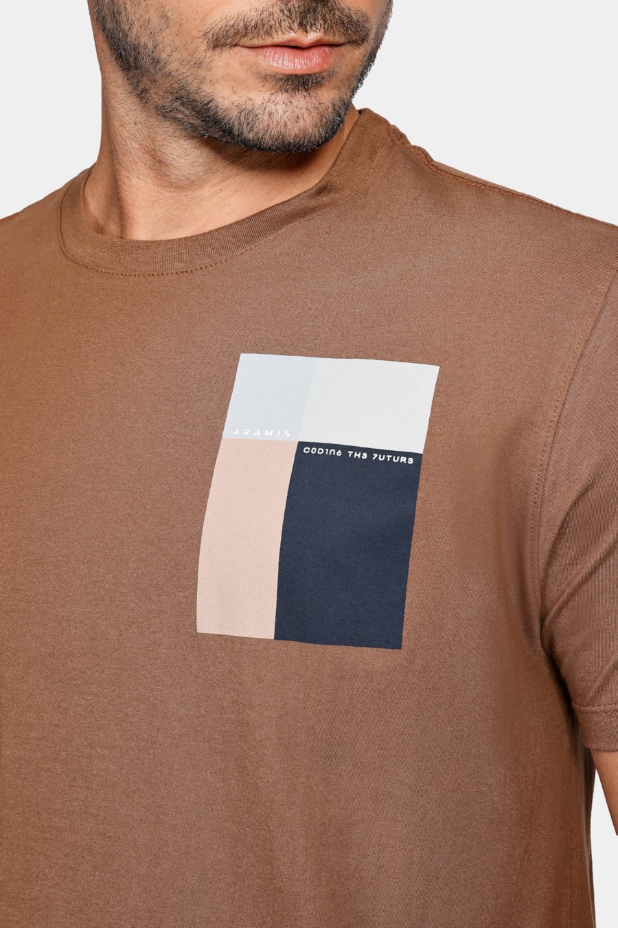 Camiseta Estampa Retângulos Marrom Cacau — foto 3 de 4