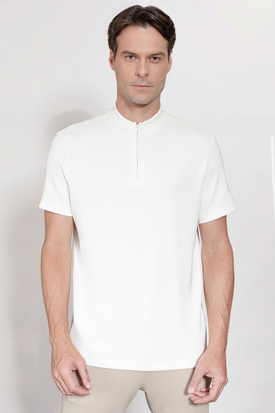 Camiseta Gola Alta Com Zíper Algodao — foto 1 de 6