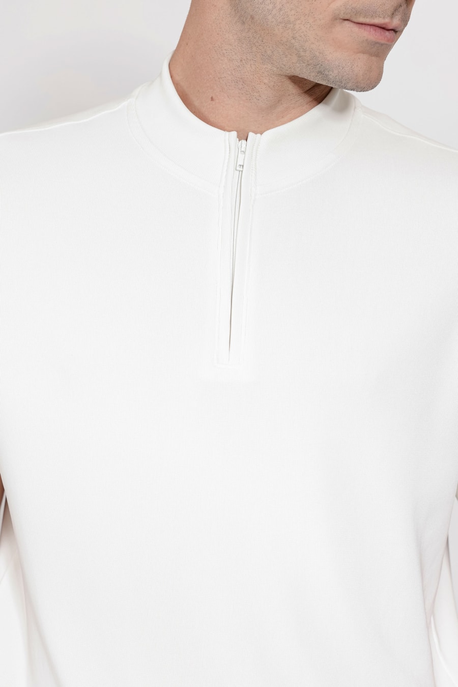Camiseta Gola Alta Com Zíper Algodao — foto 3 de 6