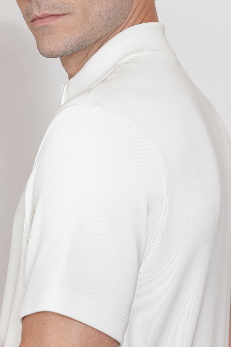 Camiseta Gola Alta Com Zíper Algodao — foto 4 de 6
