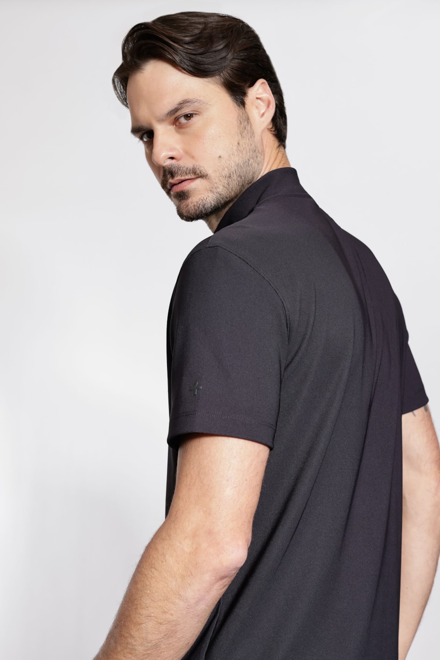 Camiseta Gola Alta Com Zíper Marinho — foto 4 de 6