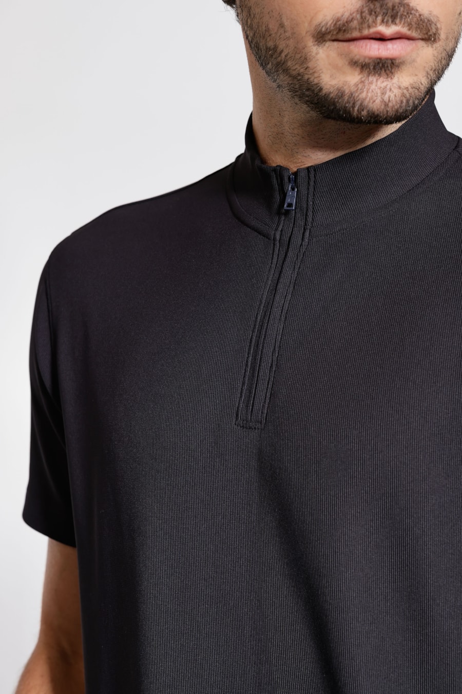 Camiseta Gola Alta Com Zíper Marinho — foto 3 de 6