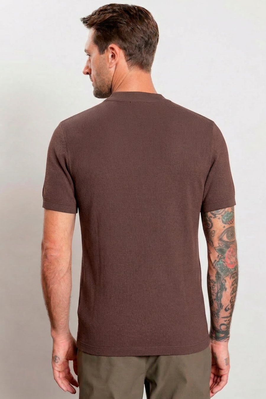 Camiseta Gola Alta Com Zíper Marrom — foto 3 de 5