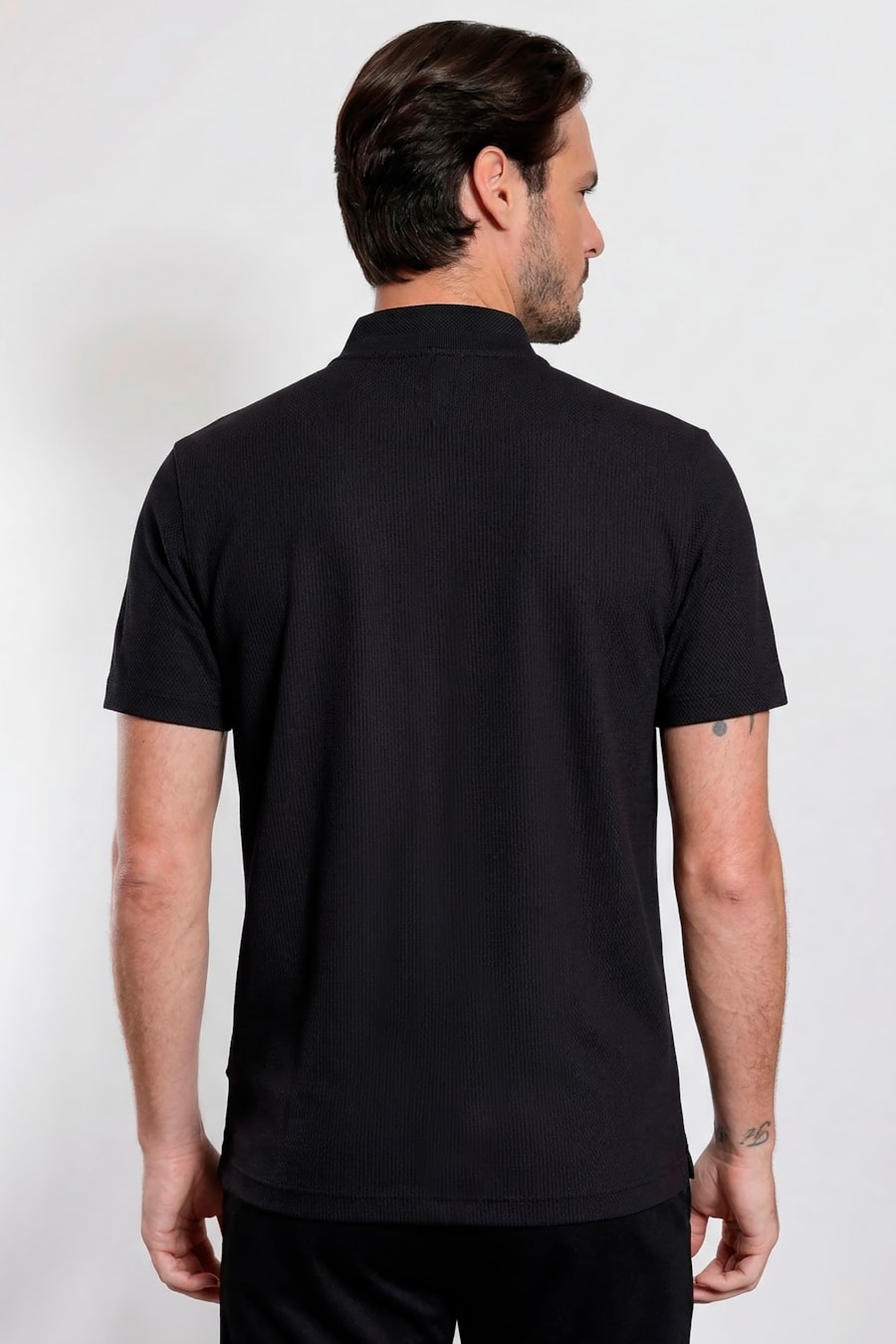 Camiseta Gola Alta Com Zíper Preto — foto 4 de 5