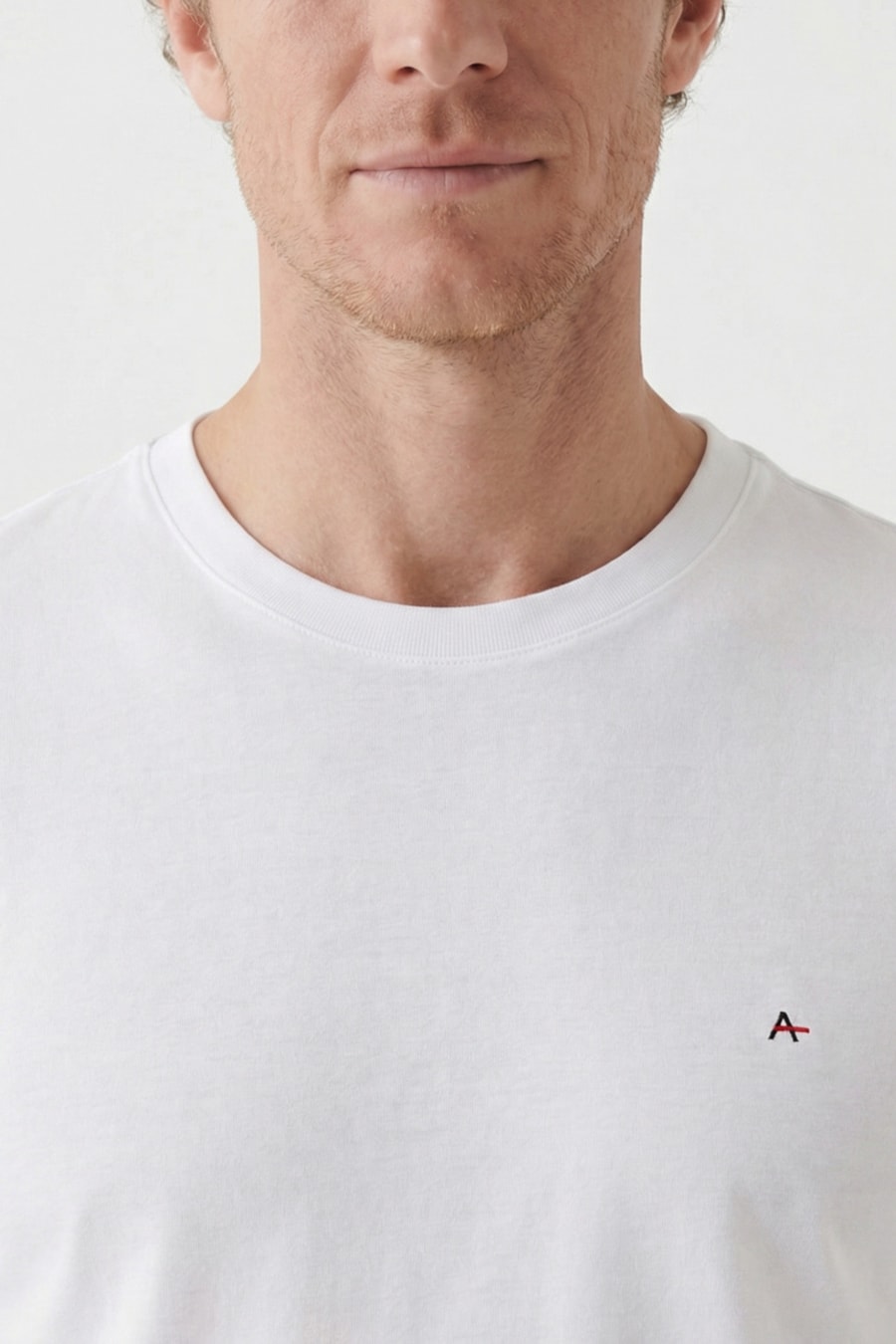 Camiseta Gola Careca Branco — foto 3 de 4