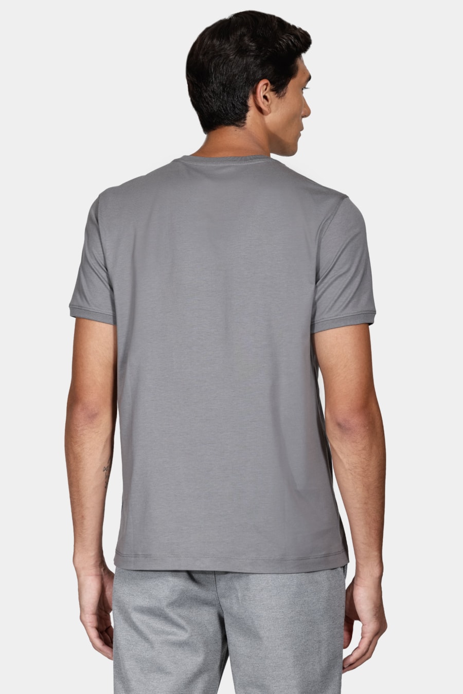 Camiseta Gola Careca de Algodão Pima Cinza Grafite — foto 4 de 5