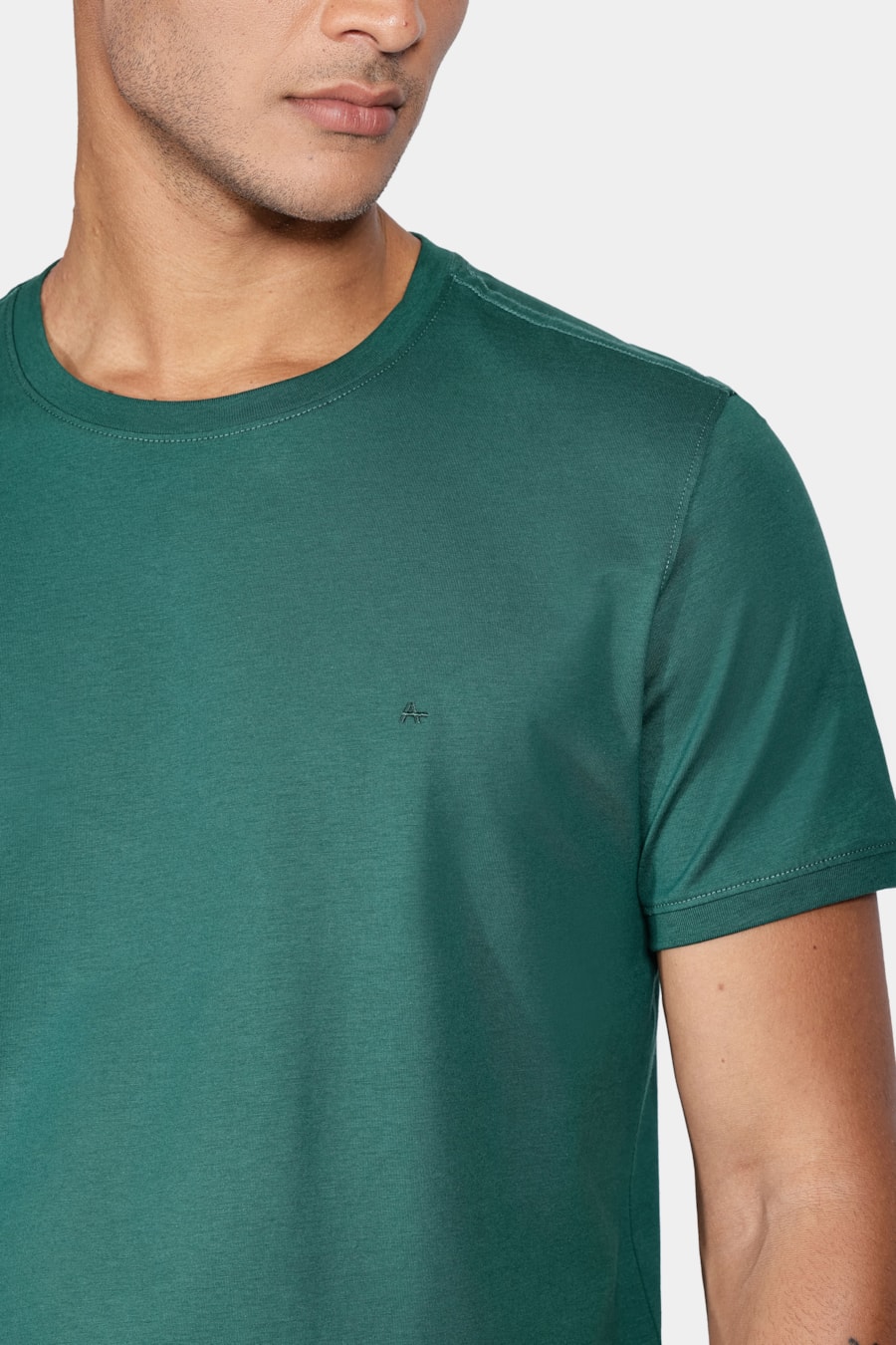 Camiseta Gola Careca de Algodão Pima Verde Floresta — foto 3 de 5