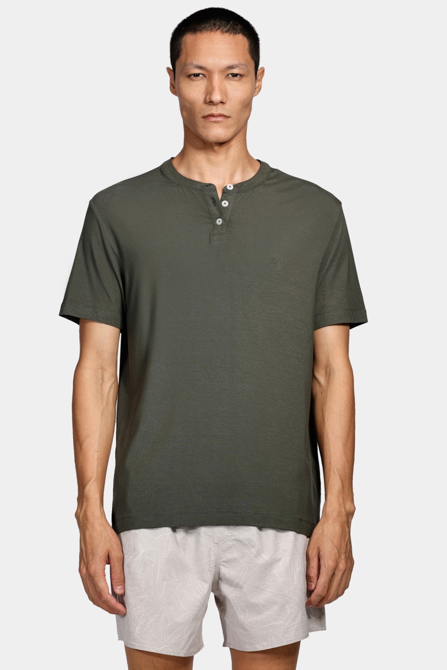 Camiseta Gola Portuguesa Lisa Verde Folha Seca — foto 1 de 4