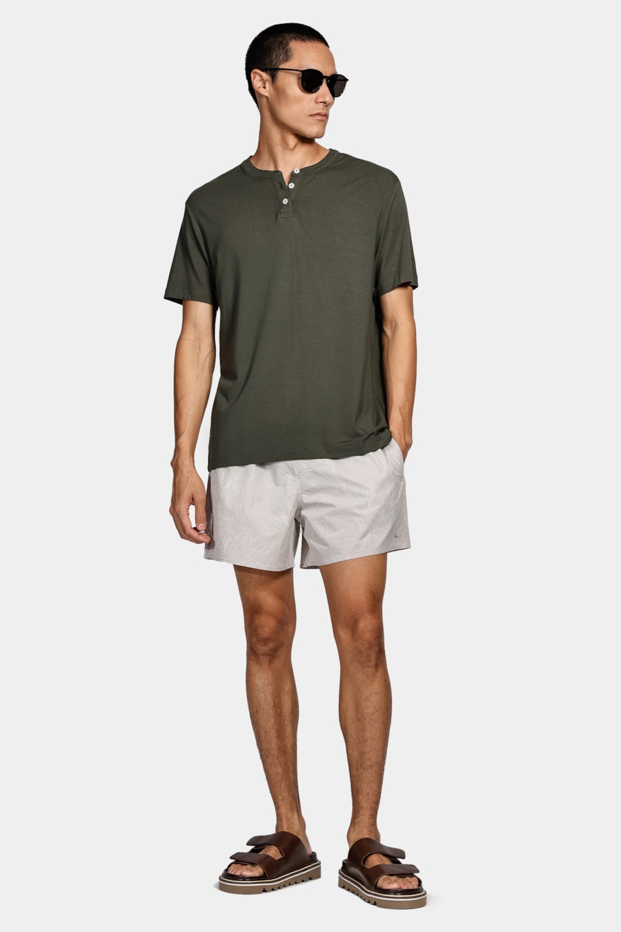 Camiseta Gola Portuguesa Lisa Verde Folha Seca — foto 2 de 4