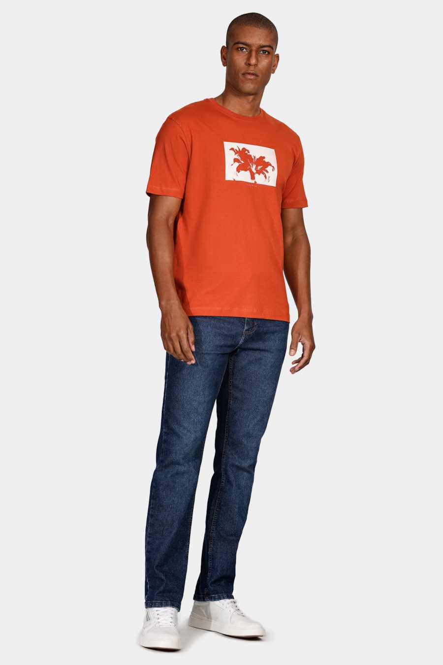 Camiseta Lírio Com Estampa Fotografia Laranja Ferrugem — foto 2 de 4
