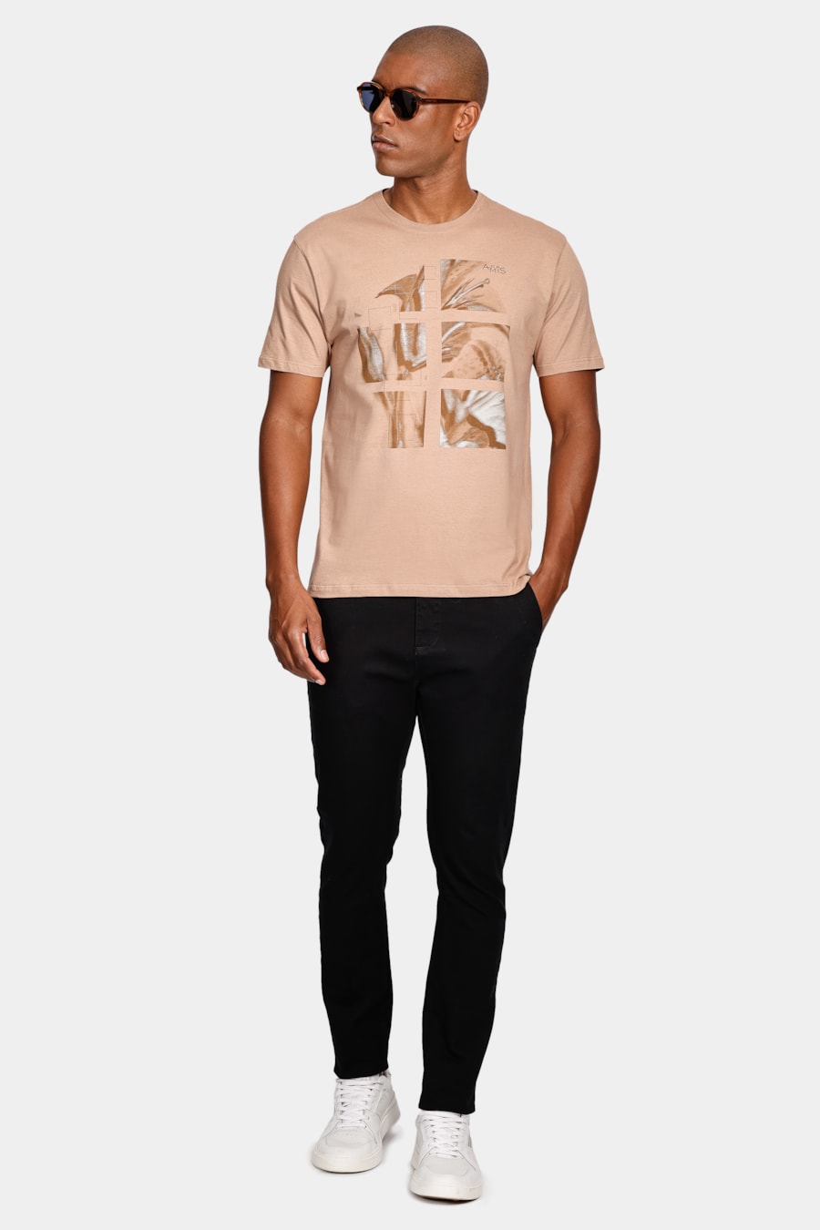 Camiseta Lírio Estampa Fotografia Cáqui Natural — foto 2 de 4